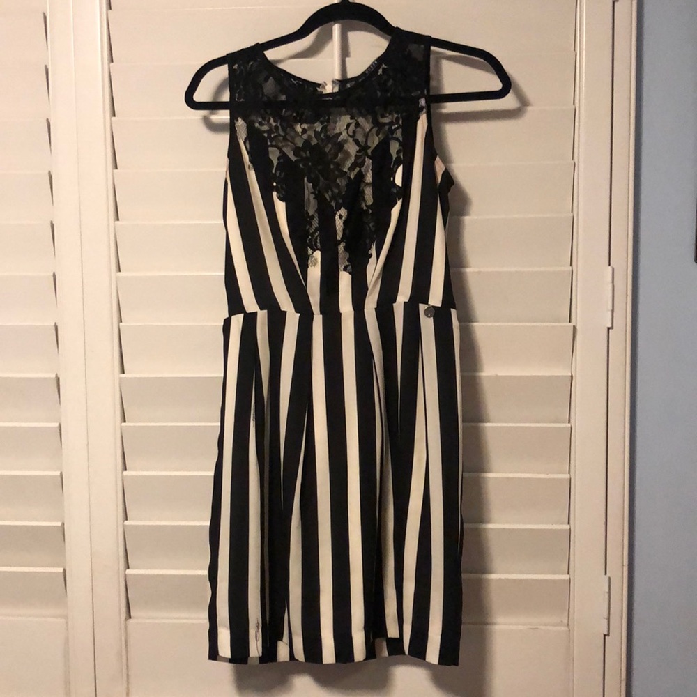 Guess dress size small